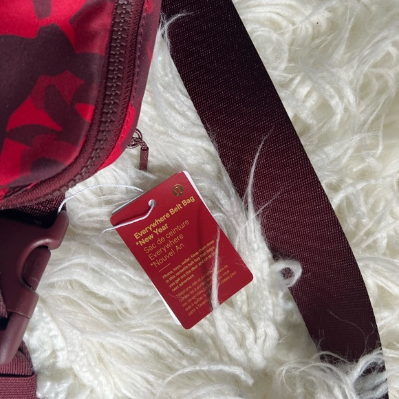Lululemon Rabbit Everywhere Belt Bag - Picture 3 of 5